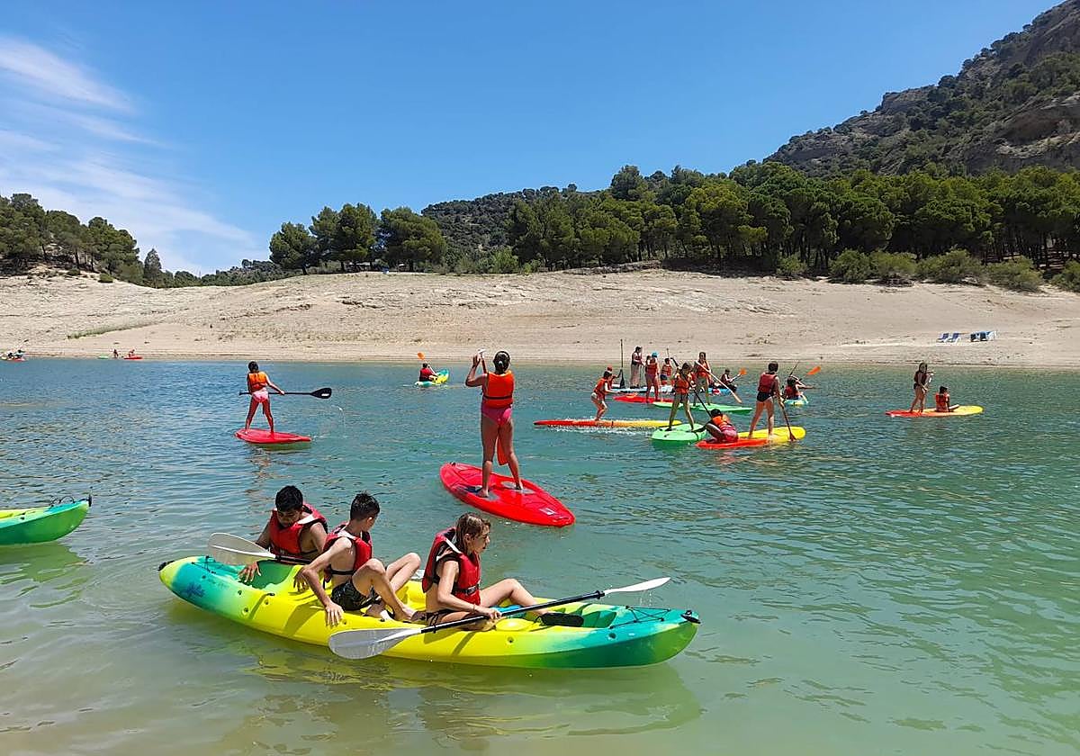 Kayak, paddle surf y otras formas de disfrutar en las aguas del Chorro